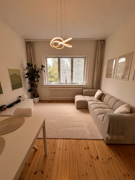 Helle  2,5-Zimmer-Wohnung mit Balkon — photo 1